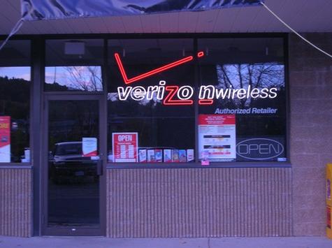 Amcaomm Wireless - Verizon Neon — custom neon sign by Hale Custom Signs